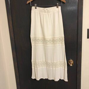 Ladies Long White Skirt Size Small/Medium